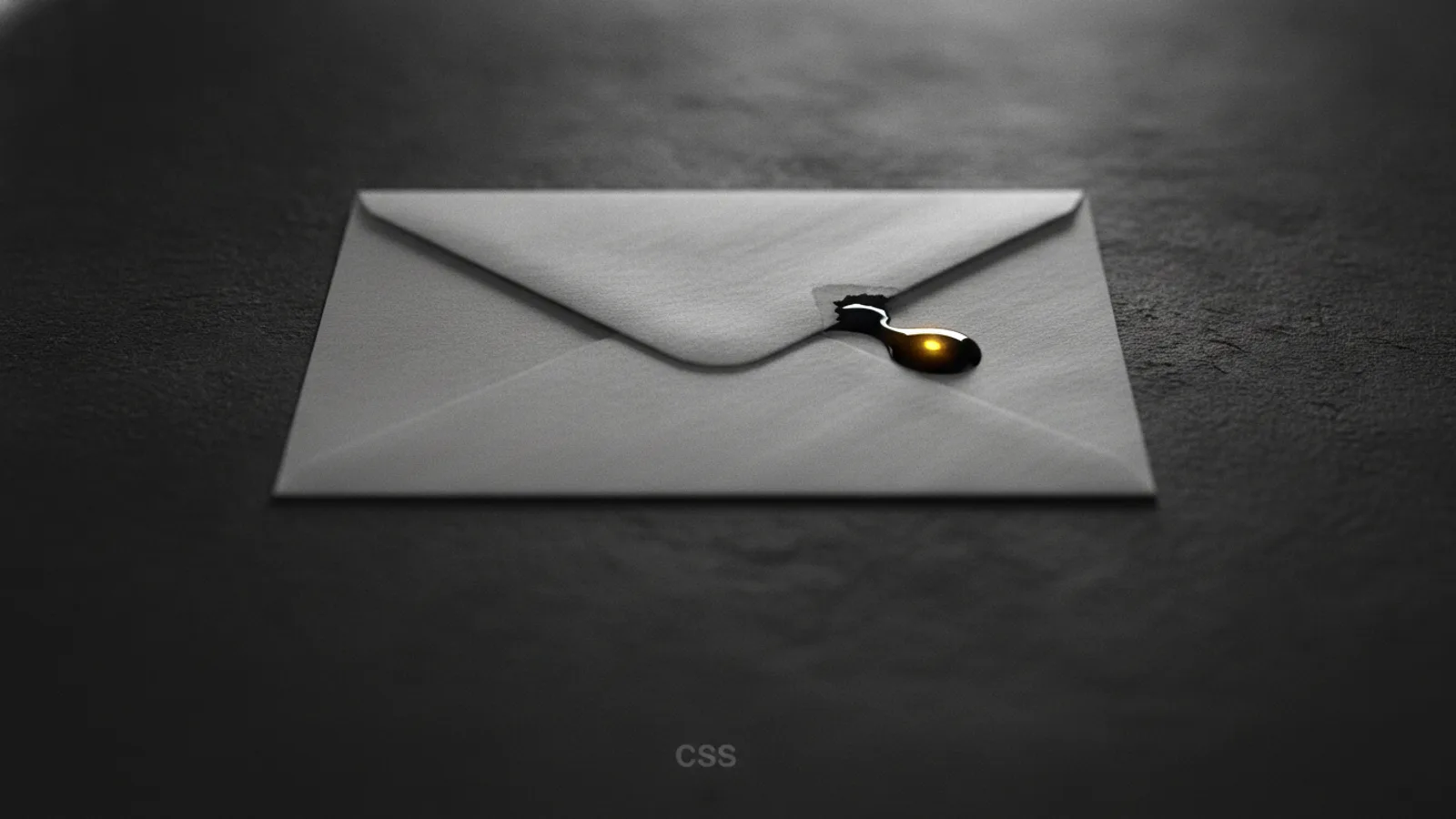 Une enveloppe en papier scellée dont un coin est déchiré, une seule goutte de liquide sombre s’en échappant sur une surface anthracite.